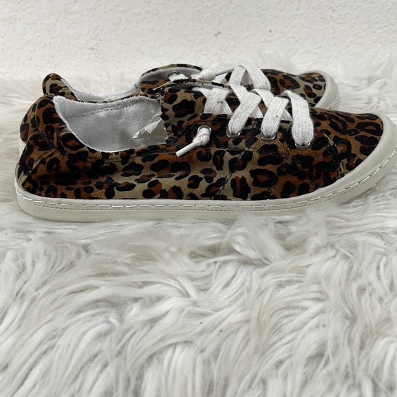 FOREVER COMFORT Leopard Comfort Slip On Round Toe Flat Sneaker Shoes Size 8 NEW - Picture 6 of 12